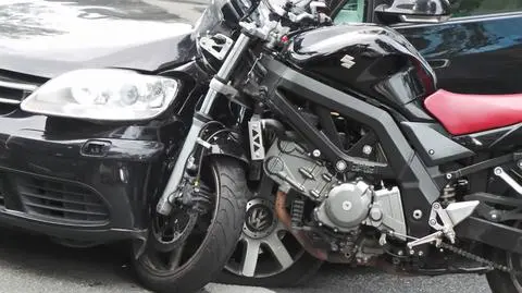 Motocyklista ranny po zderzeniu z samochodem osobowym