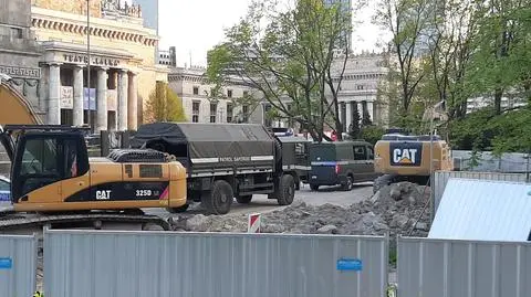 Akcja saperów przed Pałacem Kultury i Nauki