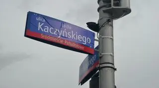 Naklejki z imieniem Lecha Kaczyńskiego