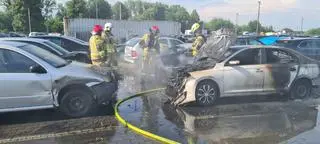 Pożar samochodów na parkingu w Płochocinie 