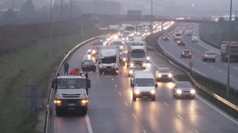 Kolizja pod Warszawą. Na trasie S8 zderzyły się trzy samochody