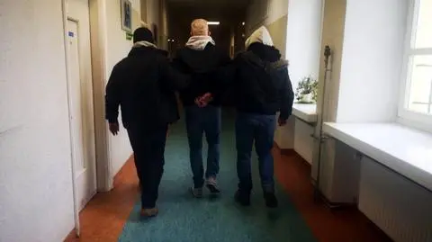 "Jeden wpadł, kiedy próbował przenieść do mieszkania kokainę, drugi, gdy samochodem przewoził narkotyki"