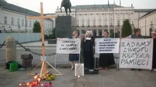 Zamieszanie pod Krzyżem / fot. MP, warszawa@tvn.pl