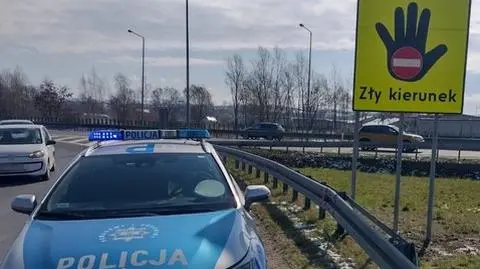 Drogą ekspresową jechał pod prąd. Uderzył w inne auto i ruszył dalej