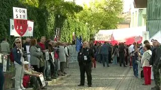 Protestujący od rana gromadzą się przed Sądem Najwyższym