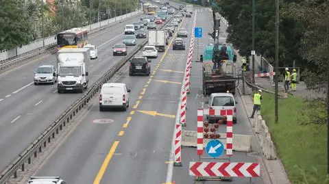 Przebudowa wiaduktów. Przed wprowadzeniem objazdów poszerzają jezdnię Łazienkowskiej