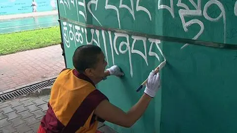 Tybetańskie graffiti na Woli