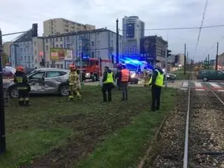 Zderzenie auta i tramwaju na Towarowej 