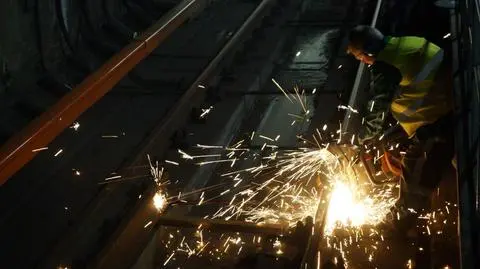 Do końca roku metro będzie jeździć wolniej