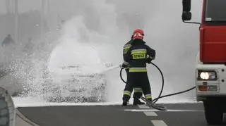 Pożar auta na moście