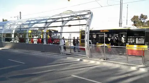 Plac Bankowy gotowy do połowy