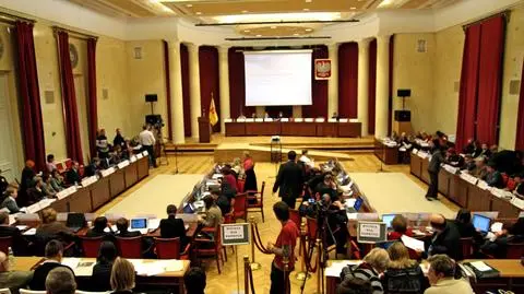 Rada Warszawy: Decyzja wojewody do sądu