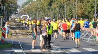 Zawodnicy Półmaratonu Praskiego na ulicach