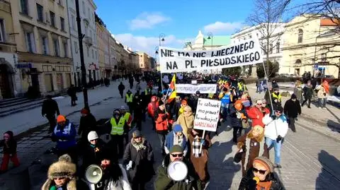 "Plac jest nasz". Protest przeciwko budowie pomnika smoleńskiego