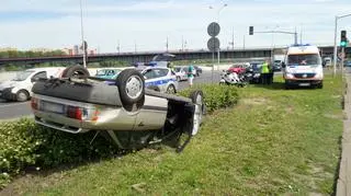 Samochód osobowy dachował na Wybrzeżu Gdańskim