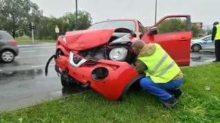 Zderzenie nissana z volkswagenem na Mokotowie