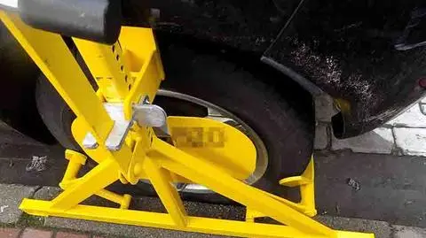 Blokada zakładana przez strażników miejskich 