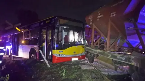 Autobus zderzył się z drezyną 