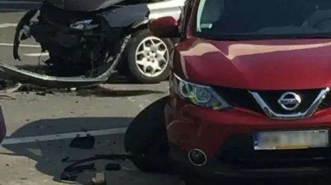 Kolizja na Hynka. "Nissan jechał pod prąd"