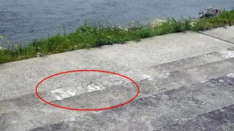 Zanikają ślady walki z komuną na wiślanych bulwarach