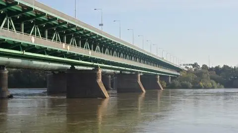 Twierdzi, że wrzucili go do Wisły, bo nie dał papierosa