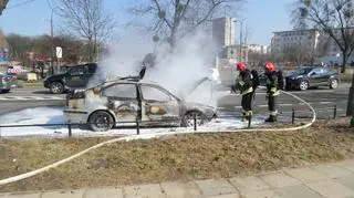 Pożar samochodu na ulicy Stawki