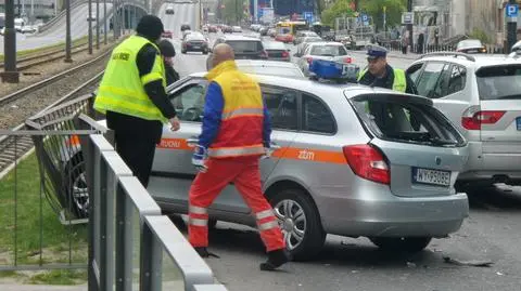 Zderzenie w centrum. Nadzór ruchu na barierkach