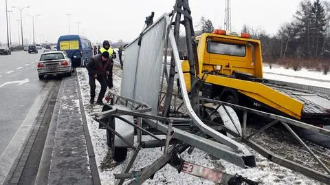 Dwa busy, jeep i BMW: kolizja na Siekierkowskiej