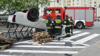 Zderzenie pickupa i pogotowia gazowego