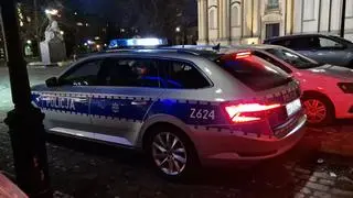 Patrole policji w pobliżu kancelarii Prezydenta RP