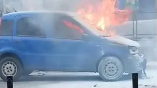 Pożar samochodu przy ulicy Grochowskiej