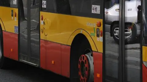 Kierowca zaatakowany na pętli. "Wyciągnęli z szoferki i bili kijami"