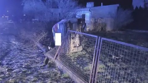 Po kolizji kierowca i pasażer uciekli, w aucie były kradzione rejestracje