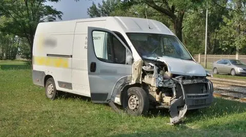 Zderzenie samochodu z tramwajem. "Jedna osoba poszkodowana"