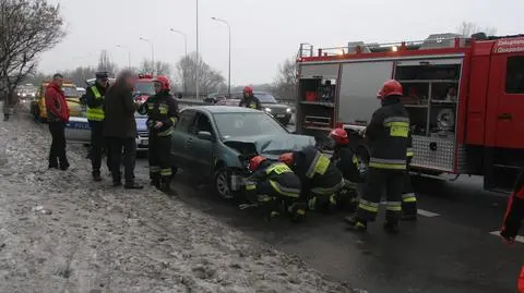 Mitsubishi wpadło na bariery energochłonne