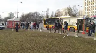 Autobusy przy metrze Wilanowska