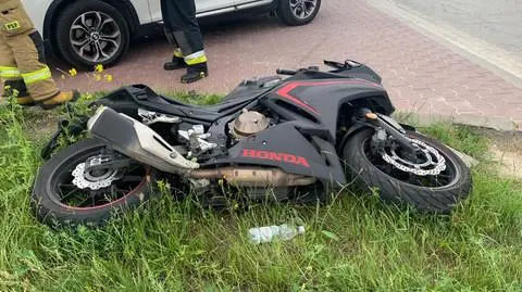 Motocyklista trafił do szpitala po zderzeniu we Włochach