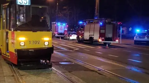 Zderzenie tramwaju z samochodem. "Jedna osoba poszkodowana"