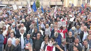 Manifestacja na placu Krasińskich