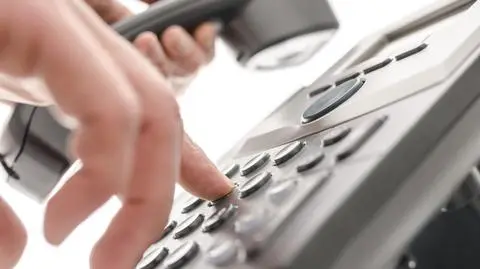 Dzwonią i podają się za urzędników. Ministerstwo ostrzega przed nową metodą oszustów