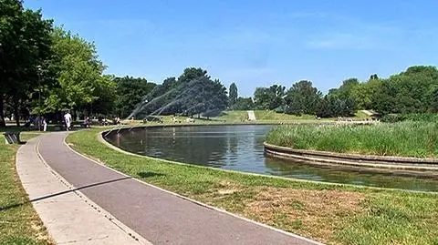 Naga kąpiel na Polu Mokotowskim