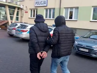 Policja zatrzymała trzech mężczyzn podejrzanych o włamanie do samochodu i kradzież gotówki