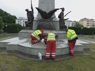 Napis "Black Lives Matter" na pomniku Kościuszki