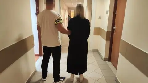 Wylali alkohol na tapicerkę. Taksówkarz odmówił dalszej jazdy, został pobity 