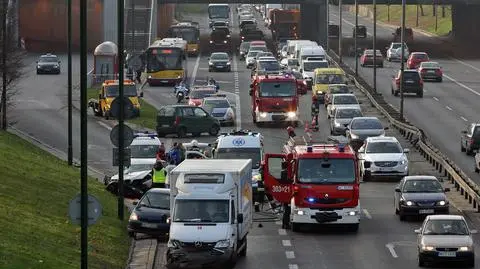 Wypadek trzech aut na Trasie Łazienkowskiej