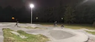 Na pumptracku stanęły nowe latarnie