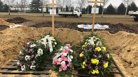 Zginęli w pożarze, na pogrzeb czekali rok. Bezdomni bracia pochowani w Antoninie 