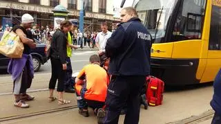 Mężczyzna wpadł pod tramwaj w Al. Jerozolimskich