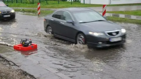 Bartycka zalana, samochody w wodzie