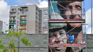 Mural z Karwowskim i Maliniakiem 